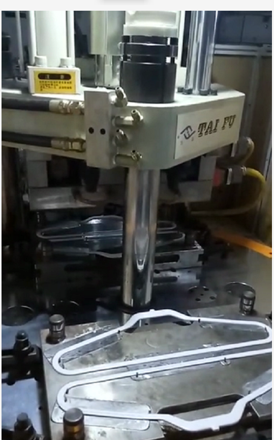 不銹鋼衣架成型機(jī) 不銹鋼衣架成型機(jī)